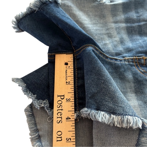 Ariya Jeans Shorts Distressed Raw Frayed Hem Womens Size 13 / 31 Stretch Denim - Picture 7 of 15